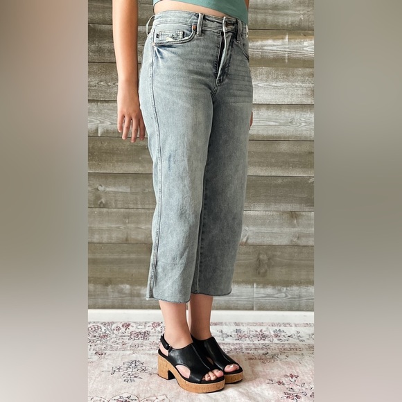 judy blue mid rise tummy control top wide leg crop jeans raw hem JB88903REG LT - Picture 4 of 13